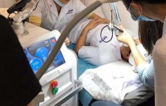 賽諾秀皮秒中國有幾臺？皮秒設(shè)備哪個品牌最好？國內(nèi)正規(guī)超皮秒機(jī)器